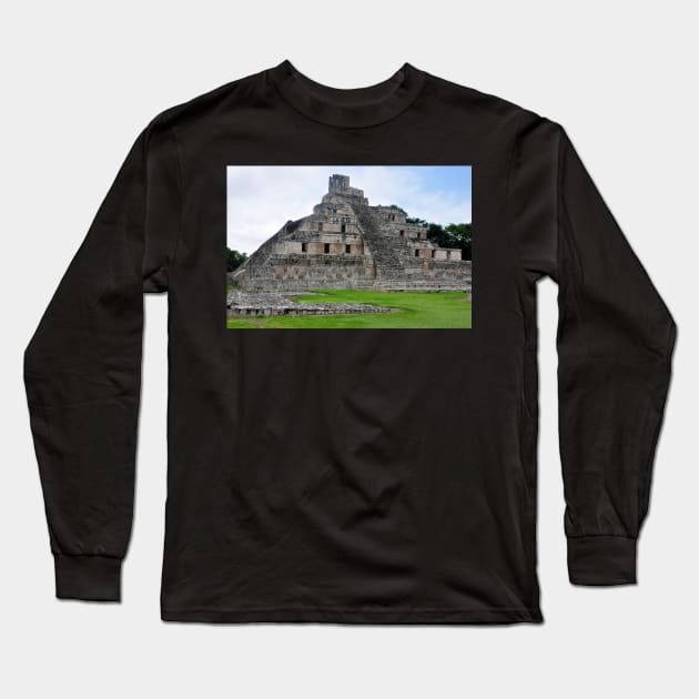 Site archéologique d'Edzna, Campeche, Mexique Long Sleeve T-Shirt by franck380